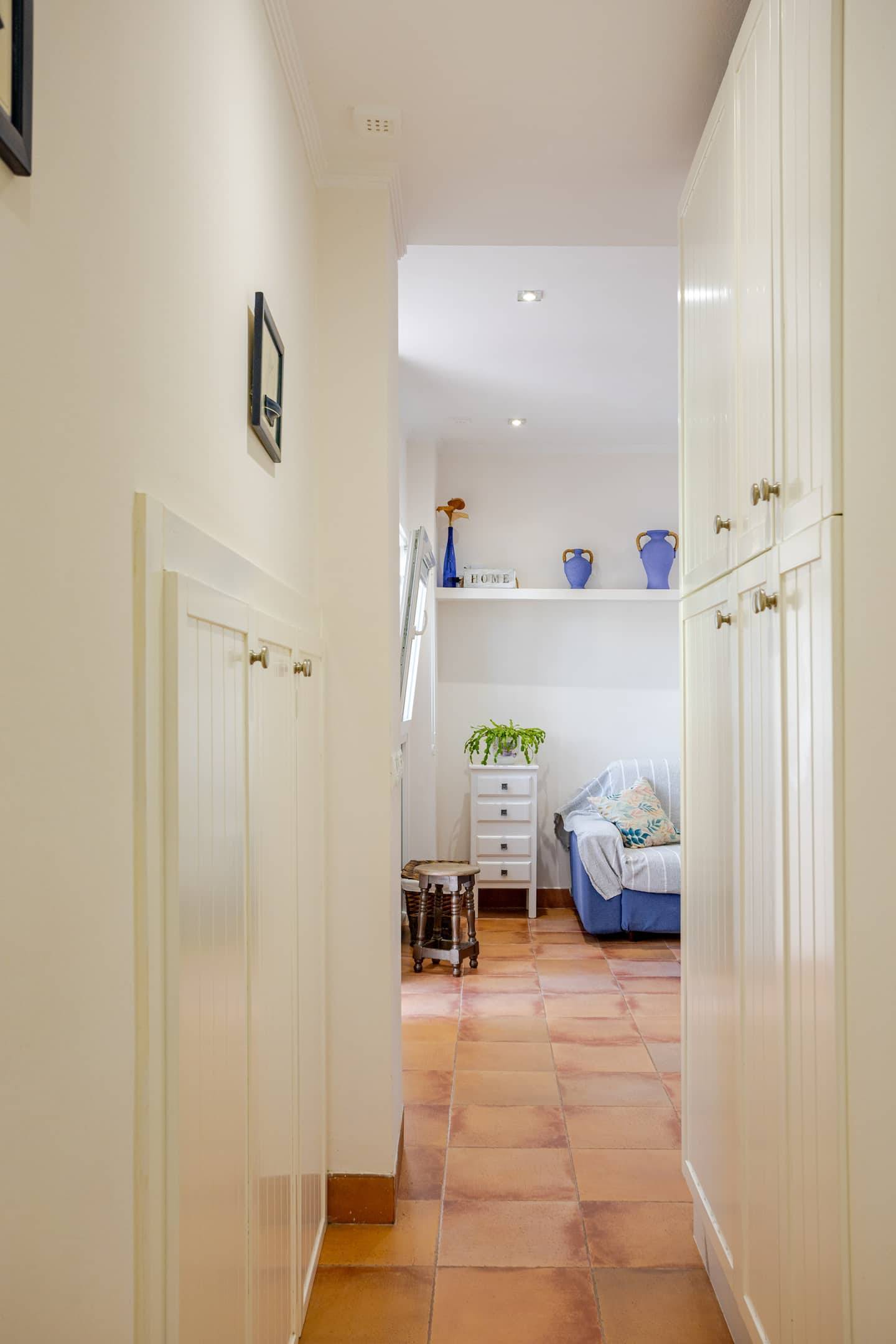 Pasillo y distribución interior del apartamento